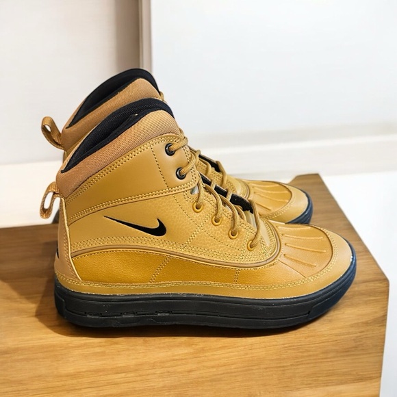 NEW Nike Woodside 2 Boots Size 6Y or 7.5W–  NIB - Picture 2 of 4